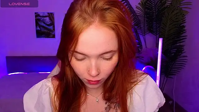 Snapshot of Maya_Light chatting on October 15, 2:01 am Maya Light online show from October 15, 2:01 am