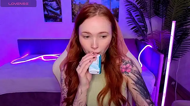 Snapshot of Maya_Light chatting on October 21, 2:01 am Maya Light online show from October 21, 2:01 am