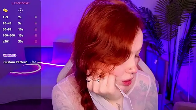 Snapshot of Maya_Light chatting on November 13, 8:35 am Maya Light online show from November 13, 8:35 am