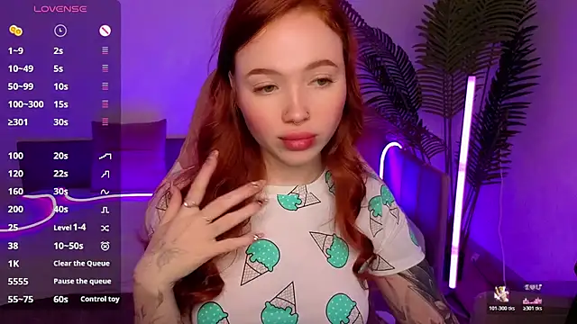 Snapshot of Maya_Light chatting on November 16, 12:49 am Maya Light online show from November 16, 12:49 am