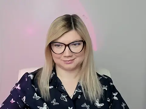 Snapshot of Lola_moree chatting on October 4, 11:52 am Lola moree online show from October 4, 11:52 am