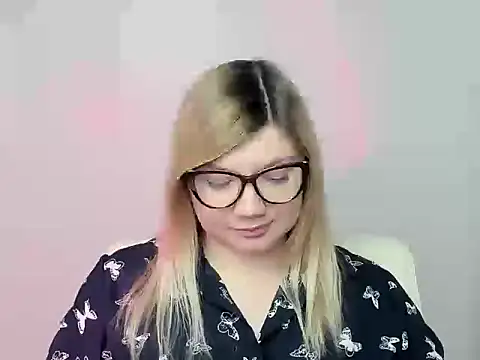 Snapshot of Lola_moree chatting on October 20, 11:43 am Lola moree online show from October 20, 11:43 am