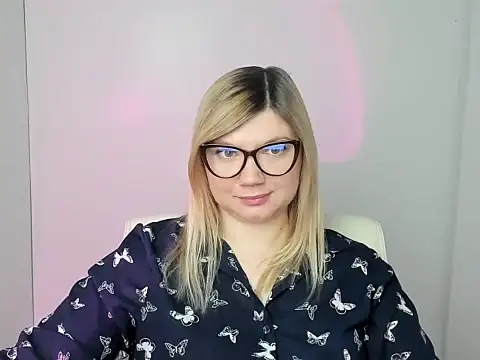 Snapshot of Lola_moree chatting on October 23, 5:51 am Lola moree online show from October 23, 5:51 am