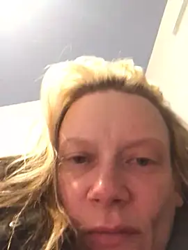 Snapshot of blondey206 chatting on February 8, 2:26 am blondey206 online show from February 8, 2:26 am