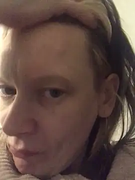 Snapshot of blondey206 chatting on February 9, 4:14 am blondey206 online show from February 9, 4:14 am