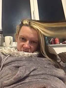 Snapshot of blondey206 chatting on February 11, 3:50 am blondey206 online show from February 11, 3:50 am