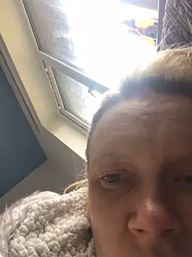 Snapshot of blondey206 chatting on February 11, 11:32 am blondey206 online show from February 11, 11:32 am