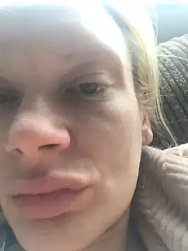 Snapshot of blondey206 chatting on February 17, 3:09 pm blondey206 online show from February 17, 3:09 pm