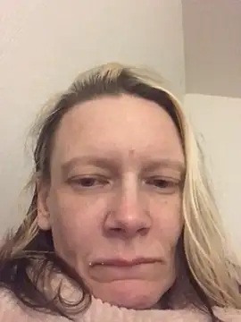 Snapshot of blondey206 chatting on March 4, 4:06 am blondey206 online show from March 4, 4:06 am