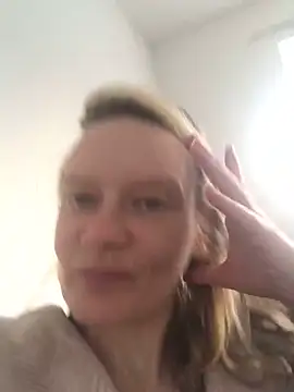 Snapshot of blondey206 chatting on March 10, 5:18 pm blondey206 online show from March 10, 5:18 pm