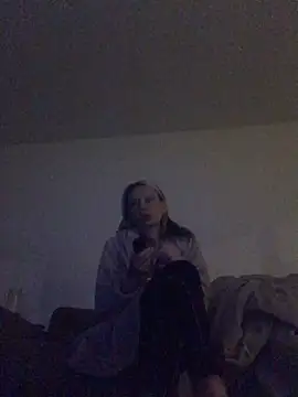 Snapshot of blondey206 chatting on March 11, 9:15 pm blondey206 online show from March 11, 9:15 pm