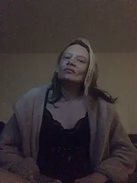 Snapshot of blondey206 chatting on March 12, 12:20 am blondey206 online show from March 12, 12:20 am