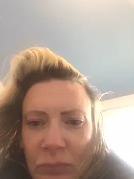 Snapshot of blondey206 chatting on March 17, 8:40 am blondey206 online show from March 17, 8:40 am