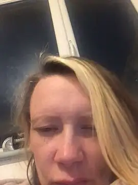 Snapshot of blondey206 chatting on March 18, 11:53 pm blondey206 online show from March 18, 11:53 pm