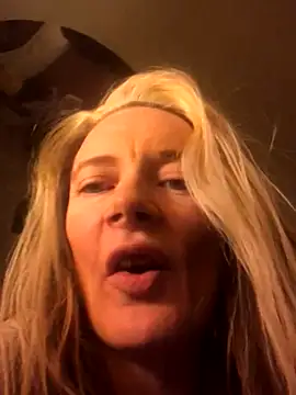 Snapshot of blondey206 chatting on January 8, 12:24 am blondey206 online show from January 8, 12:24 am