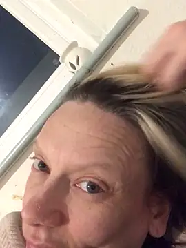 Snapshot of blondey206 chatting on March 11, 10:16 pm blondey206 online show from March 11, 10:16 pm