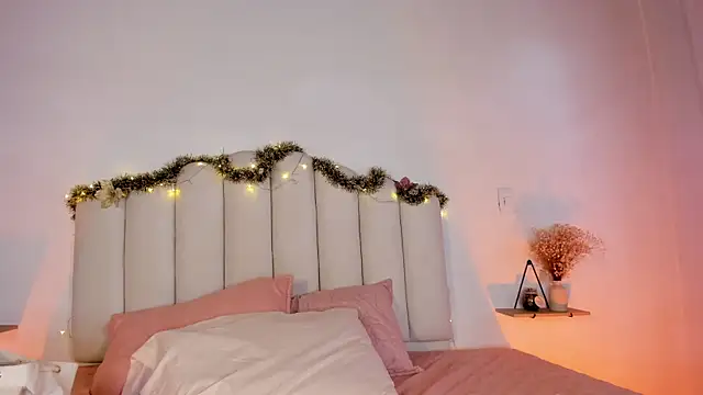 Zaira Rose  online show from December 20, 1:18 pm