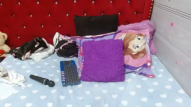 Snapshot of Ariasmithog chatting on February 28, 9:21 am Ariasmithog online show from February 28, 9:21 am