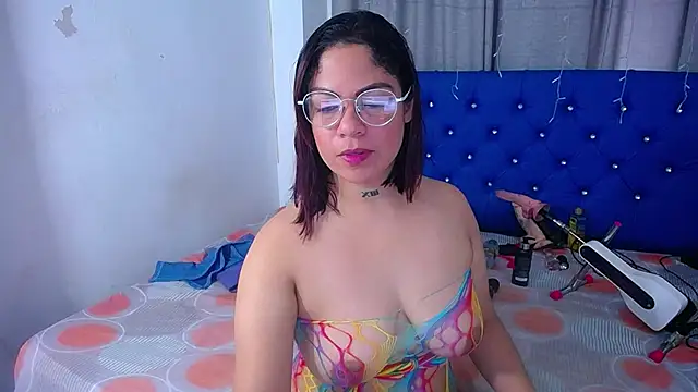 Snapshot of hornny_cougar chatting on November 18, 6:23 pm hornny cougar online show from November 18, 6:23 pm