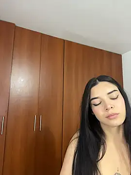 eileensophi online show from February 22, 3:40 am