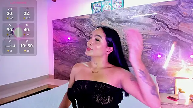 Snapshot of Estefy_gomez09 chatting on April 7, 8:42 pm Estefy gomez09 online show from April 7, 8:42 pm