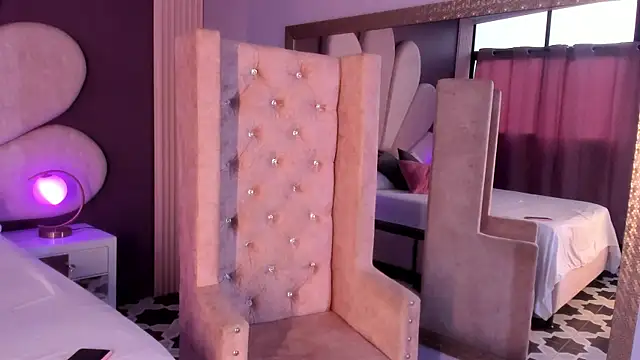 Snapshot of CandyLuxury__ chatting on February 18, 7:41 pm CandyLuxury online show from February 18, 7:41 pm