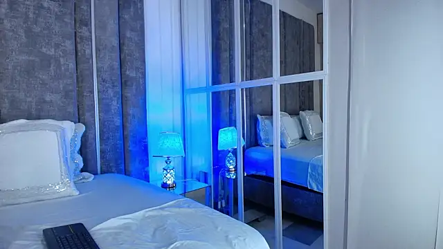 Snapshot of AliDiaz_ chatting on February 21, 7:15 pm AliDiaz online show from February 21, 7:15 pm