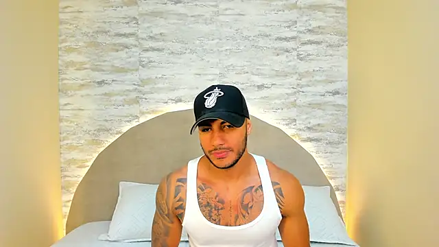 Snapshot of lennox_ray chatting on February 20, 3:19 pm lennox ray online show from February 20, 3:19 pm