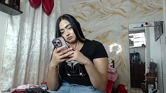 Snapshot of kendall_morry chatting on April 19, 1:49 am kendall morry online show from April 19, 1:49 am