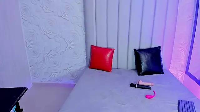 Snapshot of BlondieCutee chatting on March 20, 1:54 am BlondieCutee online show from March 20, 1:54 am