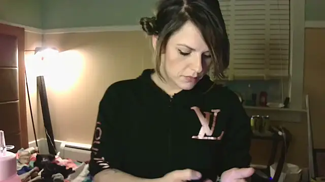 Snapshot of RhyleeRaine chatting on February 3, 2:58 am RhyleeRaine online show from February 3, 2:58 am