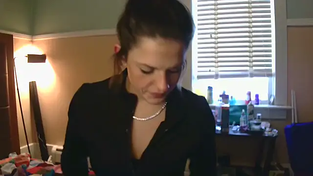 Snapshot of RhyleeRaine chatting on February 3, 4:20 pm RhyleeRaine online show from February 3, 4:20 pm
