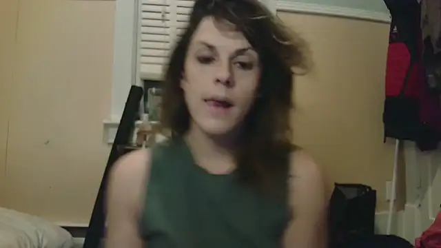 Snapshot of RhyleeRaine chatting on February 24, 5:22 am RhyleeRaine online show from February 24, 5:22 am