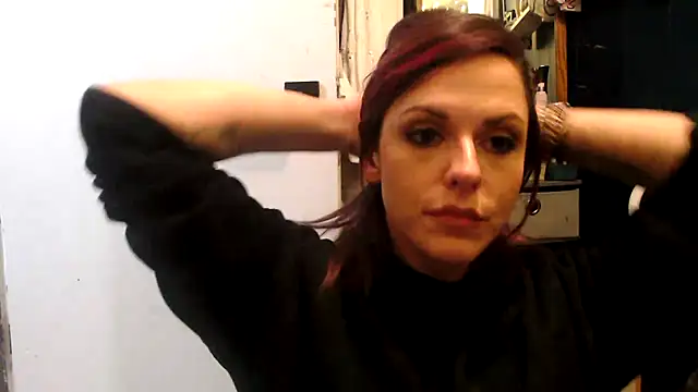 Snapshot of RhyleeRaine chatting on March 16, 8:32 am RhyleeRaine online show from March 16, 8:32 am
