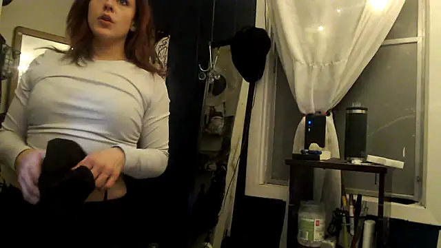 Snapshot of RhyleeRaine chatting on March 16, 11:49 am RhyleeRaine online show from March 16, 11:49 am
