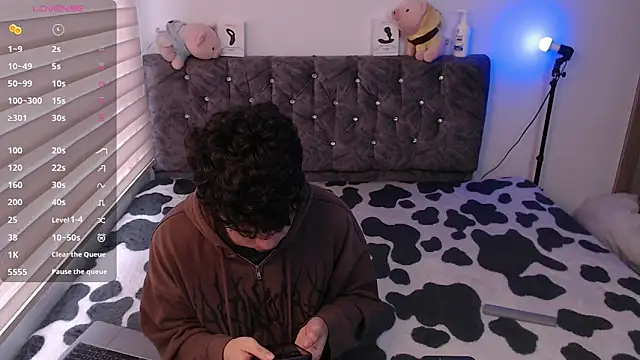 stiven and ale online show from March 6, 2:51 pm