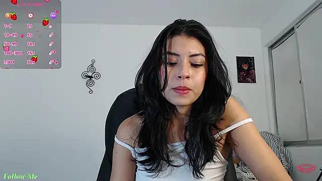 Snapshot of ellajonz chatting on June 7, 2:37 am ellajonz online show from June 7, 2:37 am