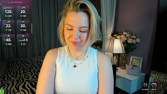 Snapshot of Nikki_Kai chatting on October 20, 12:44 am Nikki Kai online show from October 20, 12:44 am