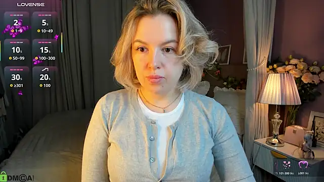 Snapshot of Nikki_Kai chatting on October 31, 11:28 pm Nikki Kai online show from October 31, 11:28 pm