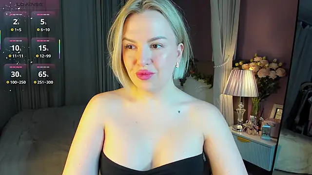 Snapshot of Nikki_Kai chatting on November 28, 1:08 am Nikki Kai online show from November 28, 1:08 am