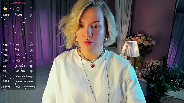 Snapshot of Nikki_Kai chatting on December 15, 12:59 am Nikki Kai online show from December 15, 12:59 am