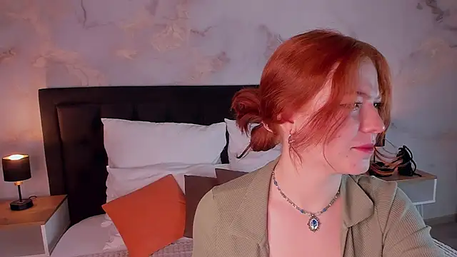 SophieOuld online show from February 4, 10:10 am