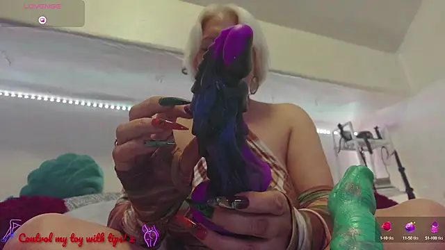 Snapshot of GoddessAlimony chatting on February 8, 7:59 pm GoddessAlimony online show from February 8, 7:59 pm