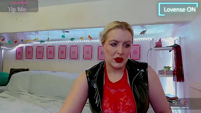 Snapshot of GoddessAlimony chatting on April 4, 11:02 pm GoddessAlimony online show from April 4, 11:02 pm