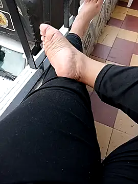 Snapshot of aleya_bliss chatting on February 21, 10:44 pm aleya bliss online show from February 21, 10:44 pm