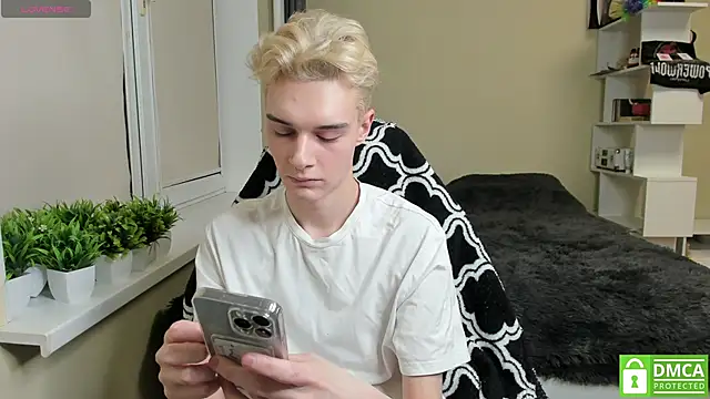 Snapshot of avegothy- chatting on March 18, 4:15 pm avegothy- online show from March 18, 4:15 pm