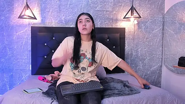 emberhodson online show from September 23, 10:40 am