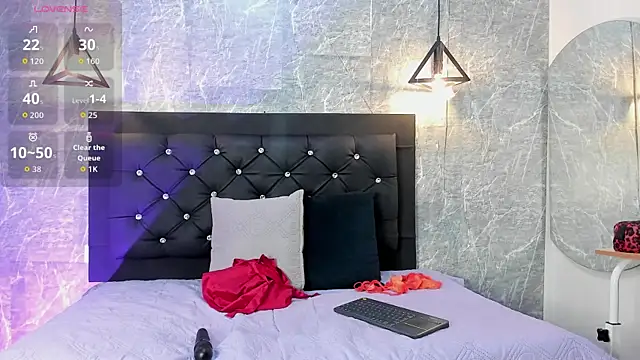 emberhodson online show from September 30, 11:26 am