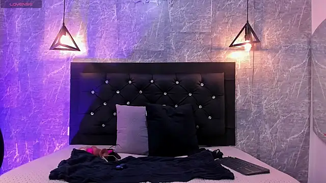 emberhodson online show from October 6, 1:08 pm