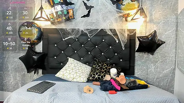 emberhodson online show from October 15, 12:16 pm